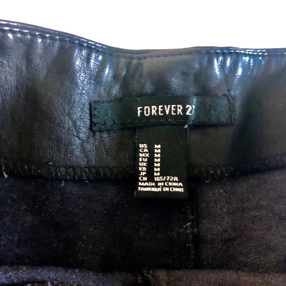 FOREVER 21 Faux Leather Highwaisted Short - Picture 3 of 3